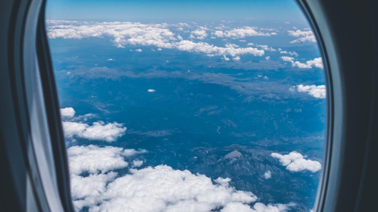 Flygplan över Salzburg